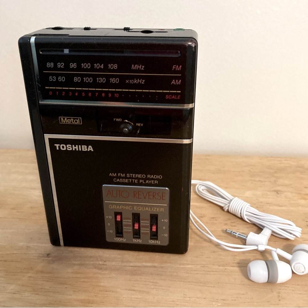 Vintage Toshiba AM/FM Stereo Radio Cassette Player Model KT-4038